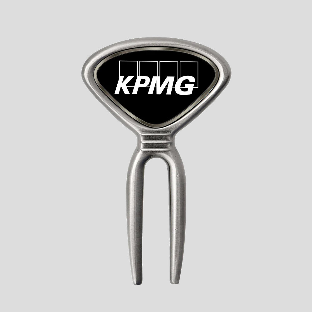 Outil à creuser les trous en métal