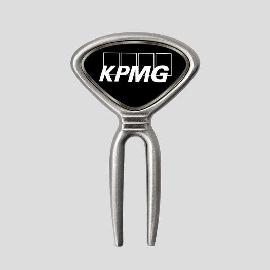 Outil à creuser les trous en métal